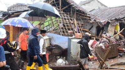 Cuaca Ekstrem Memicu Banjir dan Longsor di Sukabumi