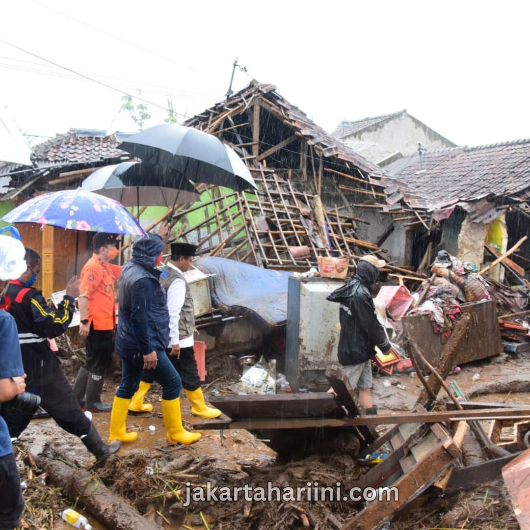 Cuaca Ekstrem Memicu Banjir dan Longsor di Sukabumi