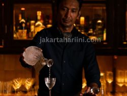 Menikmati Cocktails di Bar Tersembunyi Jakarta